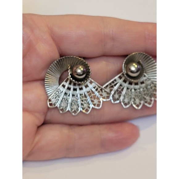 Vintage Modernist Fan Swirl Silver Tone Clip on Earrings Classic MCM 1950's - Picture 6 of 9